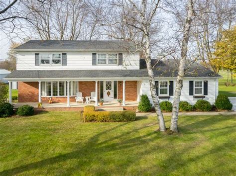 hilbert houses for sale.